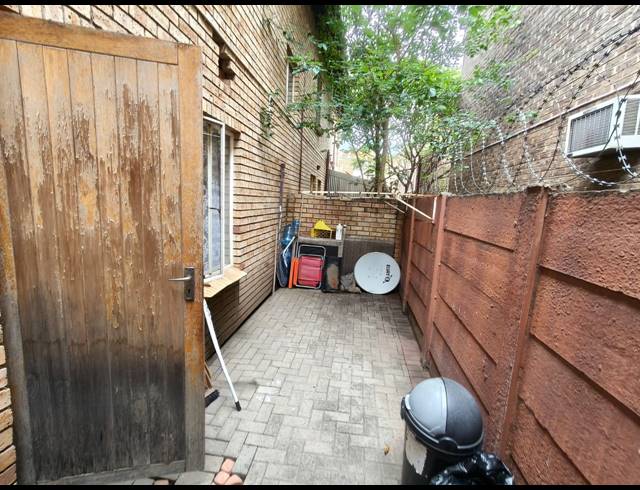 1 BEDROOM APARTMENT FOR SALE IN RUSTENBURG CENTRAL